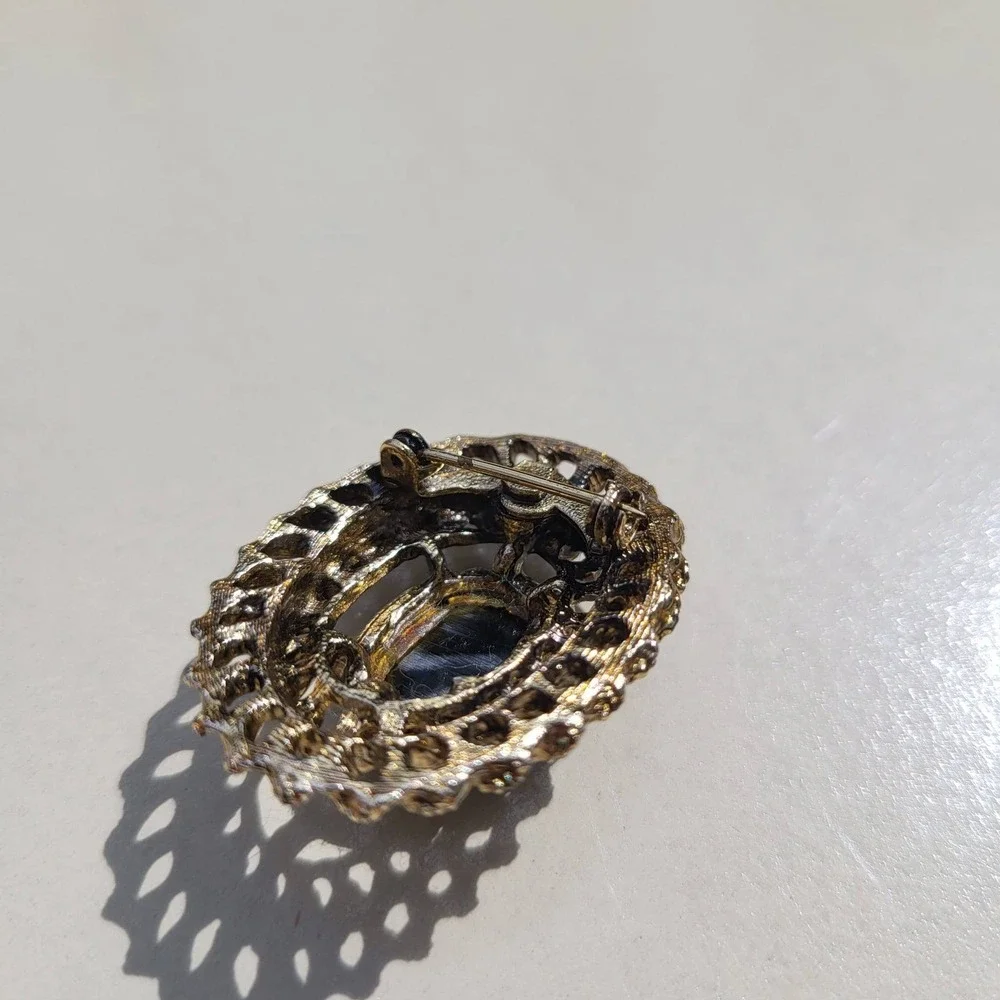 N/A classic oval